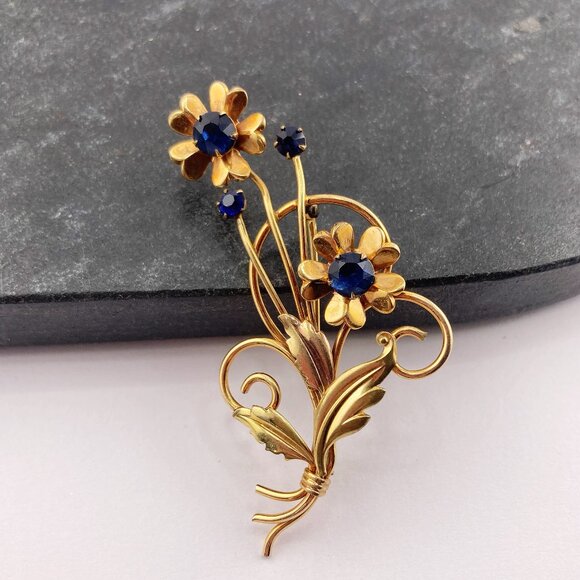VINTAGE Gold-filled flower brooch with dark blue rhinestones ~ 1950s daisy pin - Picture 7 of 10